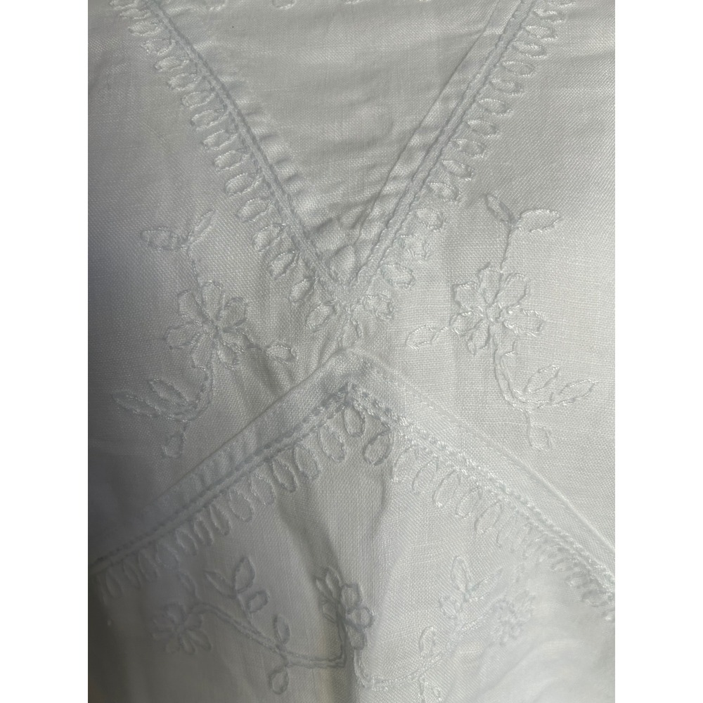 Eddie Bauer White Linen Embroidered Eyelet Long Sleeve V neck. - Picture 3 of 6